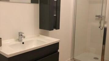 Free toiletries, hair dryer