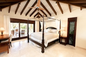 4 soverom, safe på rommet, strykejern/-brett og reiseseng for barn