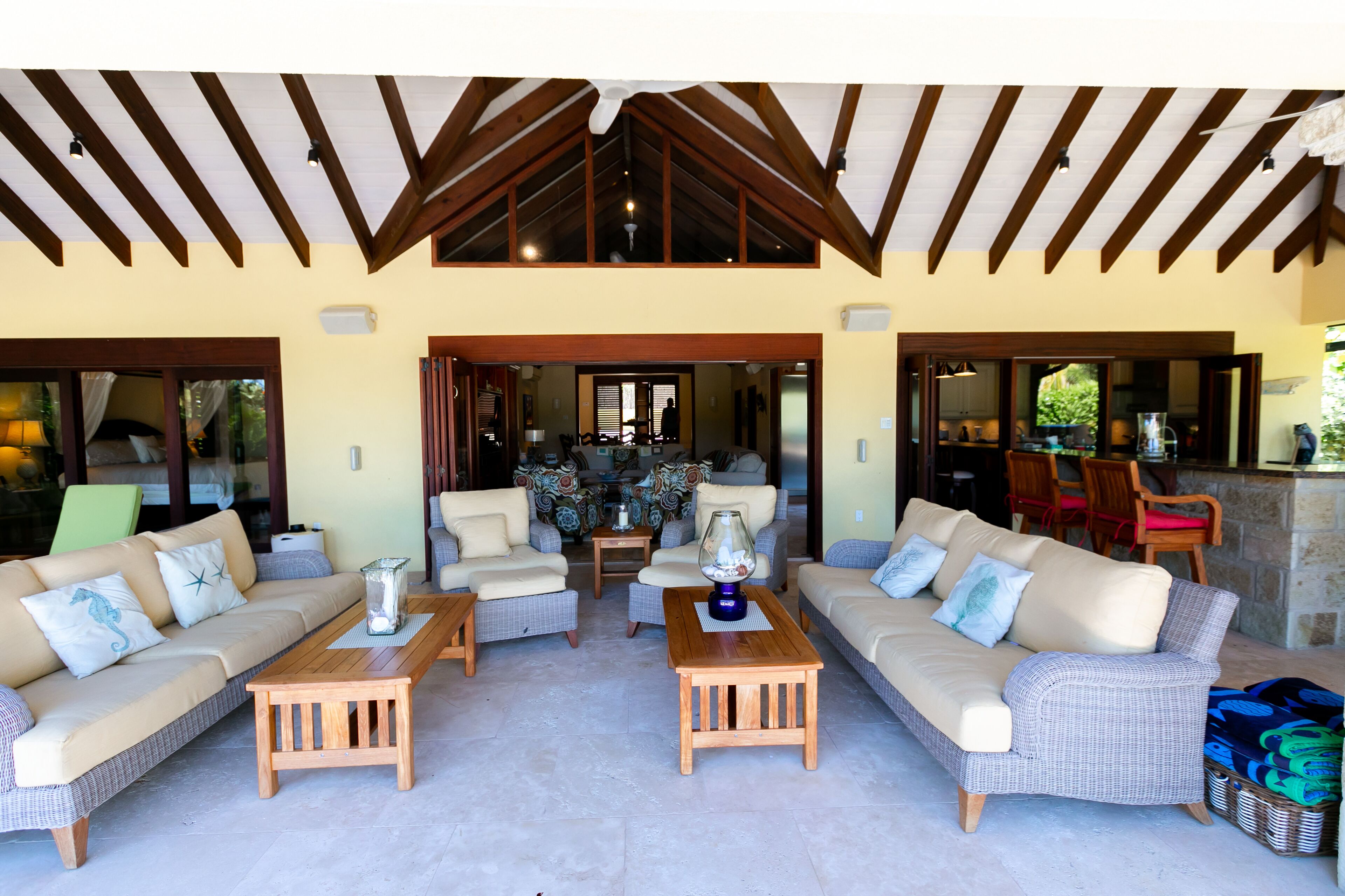 Beach Front, 4 Bedroom, Luxury Villa With Pool.  Close To English Harbour. - Antigua-et-Barbuda