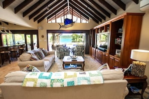 Smart-TV, DVD-spiller og stereoanlegg