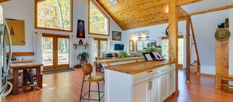 Delaware 'Wooded River Retreat' w/ Views & More