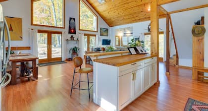 Delaware 'Wooded River Retreat' w/ Views & More