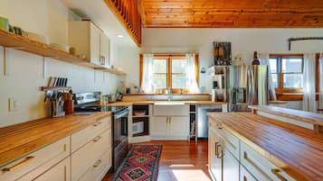 Dishwasher, coffee/tea maker, cookware/dishes/utensils, dining tables