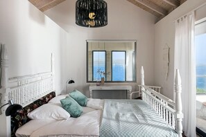 4 bedrooms, iron/ironing board, WiFi, bed sheets - Sea Crete Villa 1 Vrbo (Tersanas)