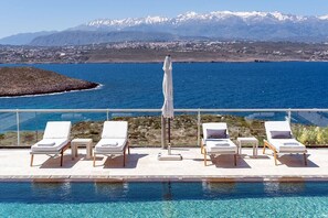 Et oppvarmet basseng