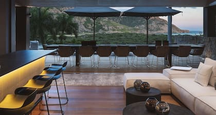 Exceptional 6 BDRM Modern Villa w 2 Pools