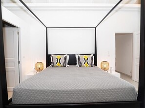 2 bedrooms, iron/ironing board, internet, bed sheets