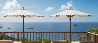 Newly Renovated 3 BDRM Villa w Ocean Views