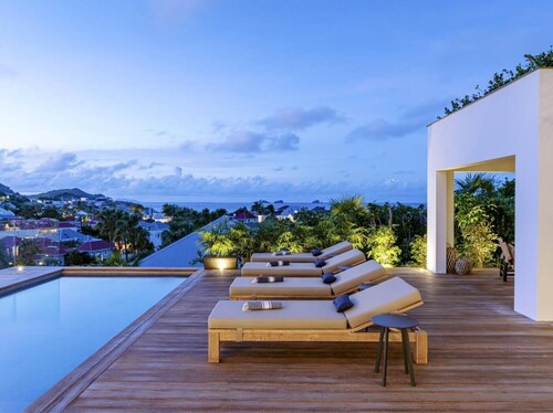 2 BDRM Charming Villa w Pool