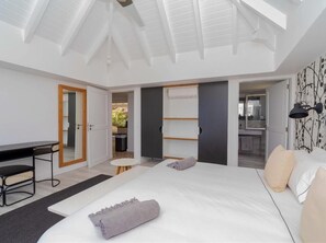 6 slaapkamers, een strijkplank/strijkijzer, internet, beddengoed