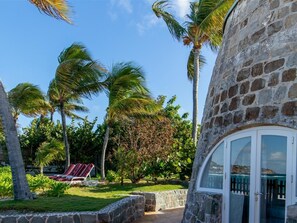 Terrace/patio - Magnificent 4 BDRM Beach House w Pool (St-Jean)