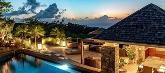 Magnificent Colonial 5 BDRM Estate w Pool