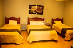 Laptop workspace, free WiFi, bed sheets - CASA BONITA hostal boutique (Cajamarca)