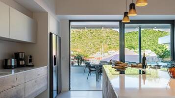 Réfrigérateur, micro-ondes, four, lave-vaisselle