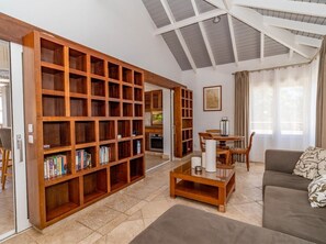 TV - Lovely 2 BDRM Villa w Pool and Jacuzzi (Pointe Milou)