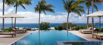 Luxurious 6 BDRM Blue Villa w Tennis Court