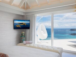 4 bedrooms, iron/ironing board, internet, bed sheets