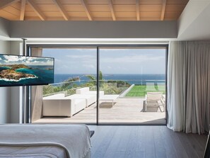 7 bedrooms, iron/ironing board, Internet, bed sheets - Luxurious 7 BDRM Villa w Ocean Views (Lorient)