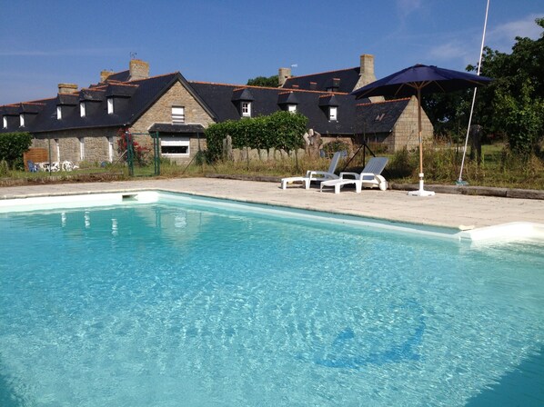 Inomhuspool och utomhuspool