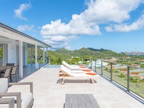 Outdoor dining - Newly Built 6 BDRM Villa w Cinema and Fitness (St-Jean)