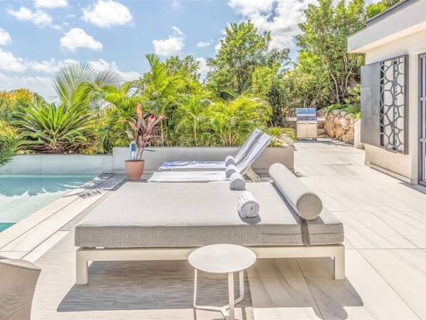 Terrace/patio - Modern 4 BDRM Carribean Villa w Pool (Devé)