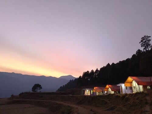 Kafal Retreat - A Sustainable Countryside Homestay / B&B