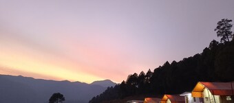 Kafal Retreat - A Sustainable Countryside Homestay / B&B