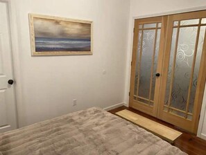 2 bedrooms, desk, travel cot - Entire House in Berrien Springs (Berrien Springs)