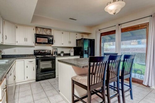 Cozy 3BR Townhome-short walk to stadium & hospital