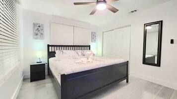 4 bedrooms, desk, iron/ironing board, travel cot