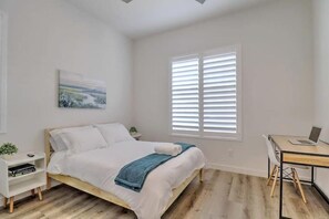 3 bedrooms, free WiFi, bed sheets - Gorgeous South Mountain Home, King Bed & Amazing Amenities (Phoenix)