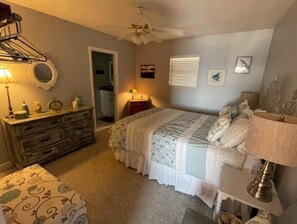 3 bedrooms, iron/ironing board, bed sheets - Coastal Adventures Waterfront! (Carrabelle)