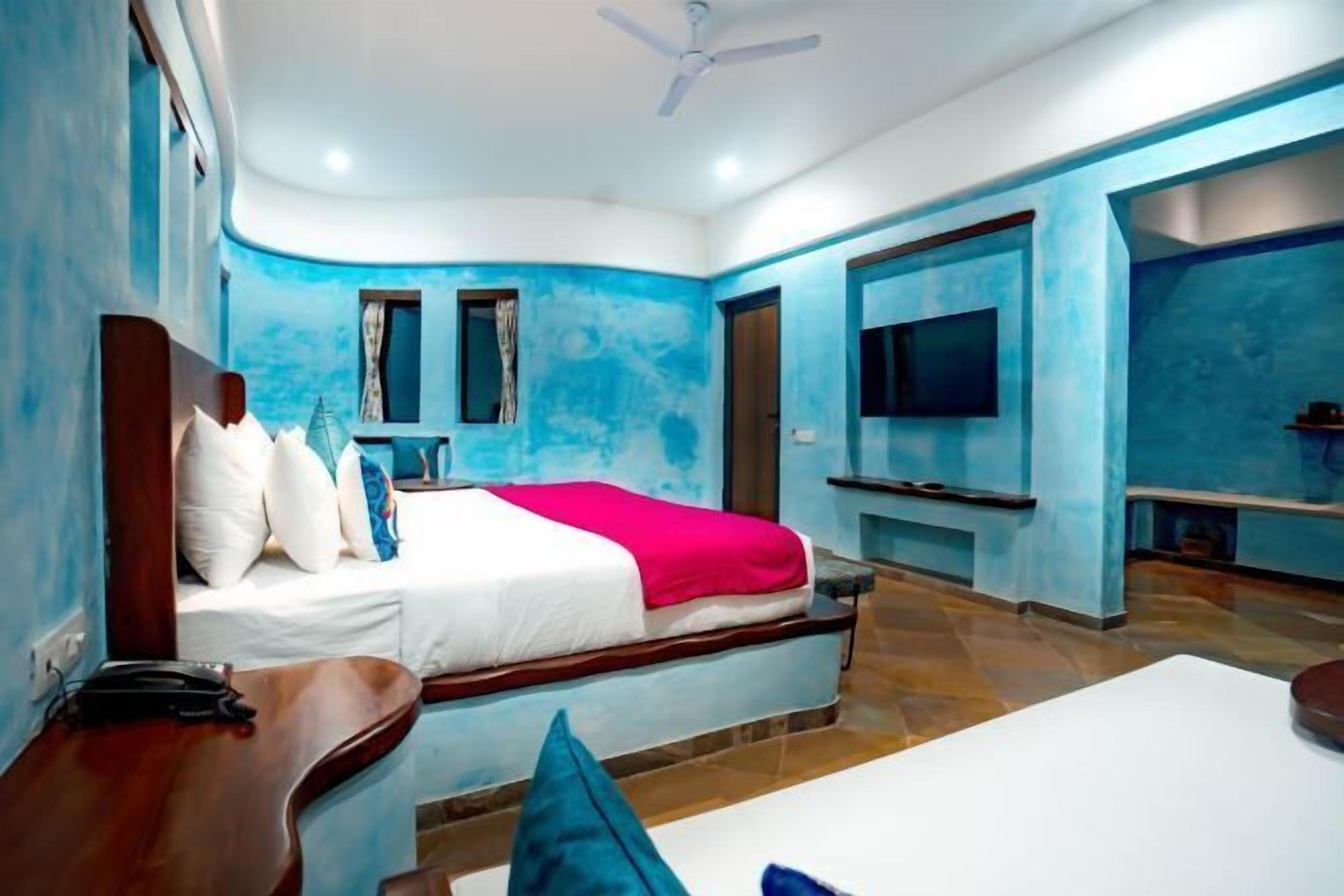 In-room safe, individually decorated, desk, laptop workspace