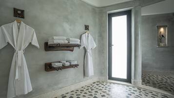 Suite Pool Villa | Bathroom | Shower, rainfall showerhead, free toiletries, hair dryer