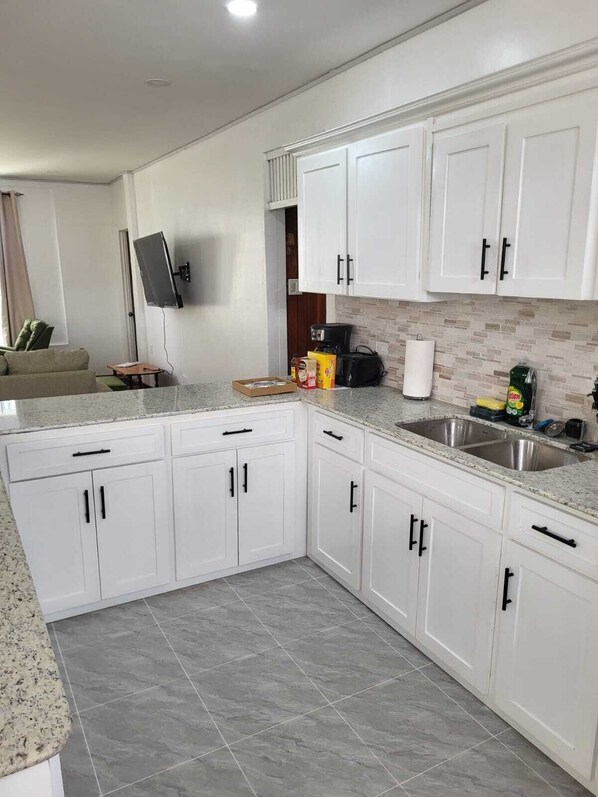 Fridge, microwave, oven, stovetop - Beautiful home near Cultural Center, National Stadium, Movietown, Gift Land Mall (Georgetown)