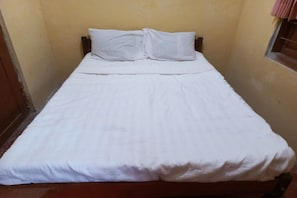 Basic Double Room - Hotel O Juan Guest House (Purwokerto)