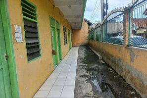 Exterior detail - Hotel O Juan Guest House (Purwokerto)