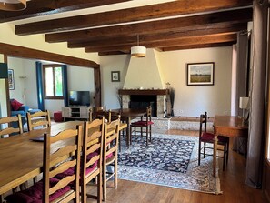 Dining - Les Costes, Calvignac. Large house with pool. Close to the river. (Calvignac)