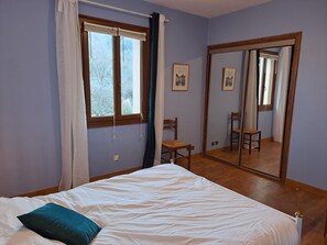 6 chambres, fer et planche à repasser, lit parapluie, Wi-Fi gratuit