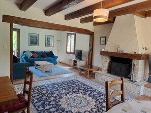 Smart TV, fireplace, table tennis - Les Costes, Calvignac. Large house with pool. Close to the river. (Calvignac)