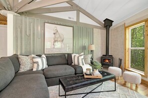 Fernseher, Kamin, Videospiele, Tischfußball