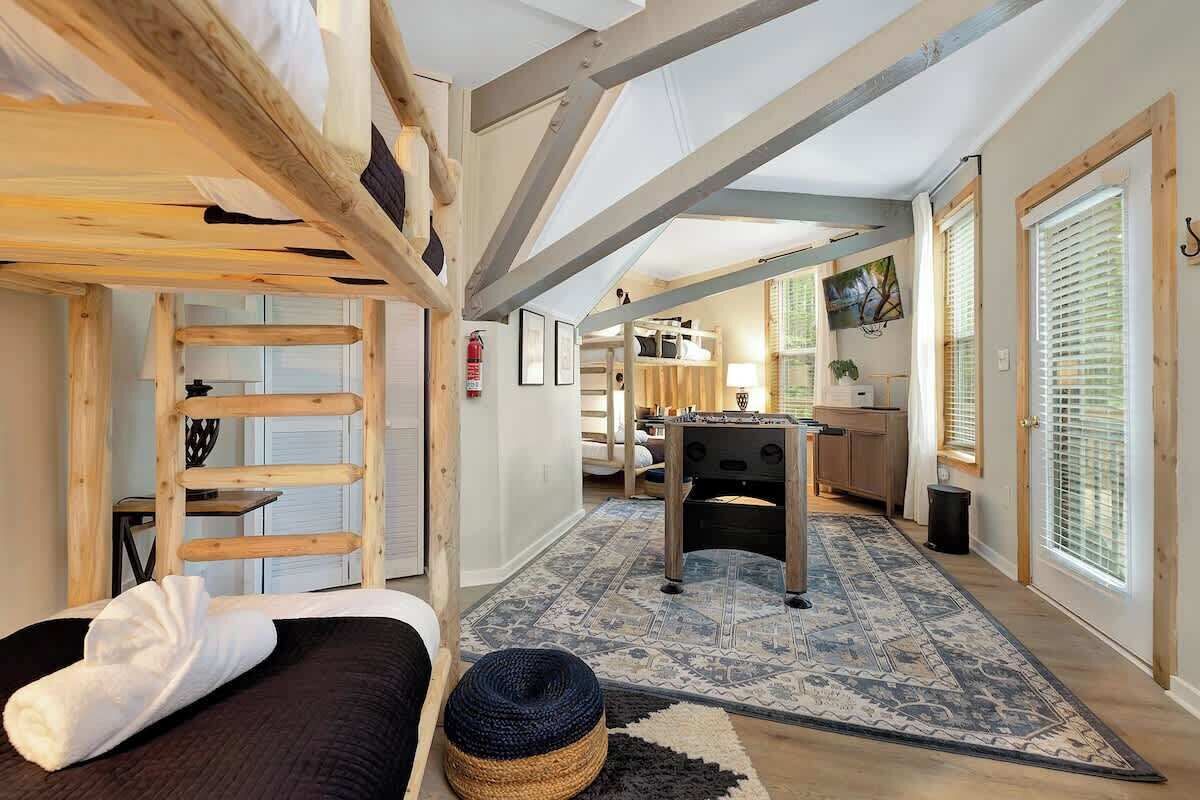 3 bedrooms, desk, iron/ironing board, travel cot