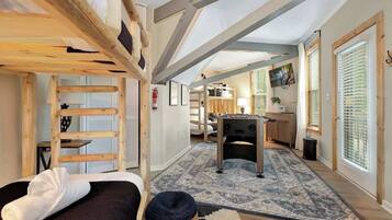 3 bedrooms, desk, iron/ironing board, travel cot