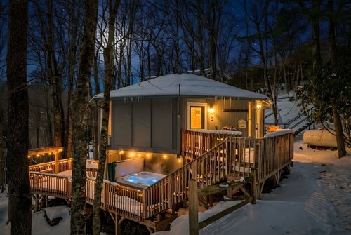Cool House with Hot tub at Beech Mtn Resort!