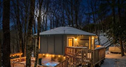 Cool House with Hot tub at Beech Mtn Resort!