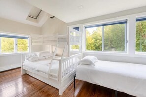 9 bedrooms, travel crib, WiFi, bed sheets