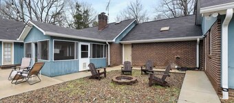 Poolside Paradise in the Heart of Charlotte