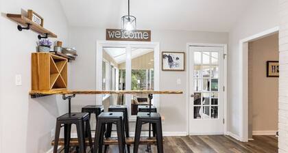 Poolside Paradise in the Heart of Charlotte