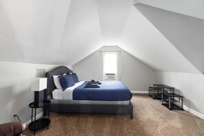 5 bedrooms, desk, iron/ironing board, WiFi