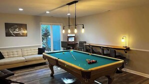 Unclassified image, 4 of 45, button - Poolside Paradise in the Heart of Charlotte (Charlotte)